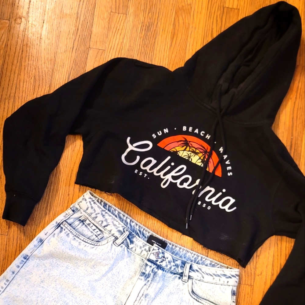 California Sun Beach Waves Retro cropped black hoodie